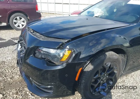 2022 Chrysler 300 Touring L Awd z USA, uszkodzony, nr VIN 2C3CCASG8NH154743